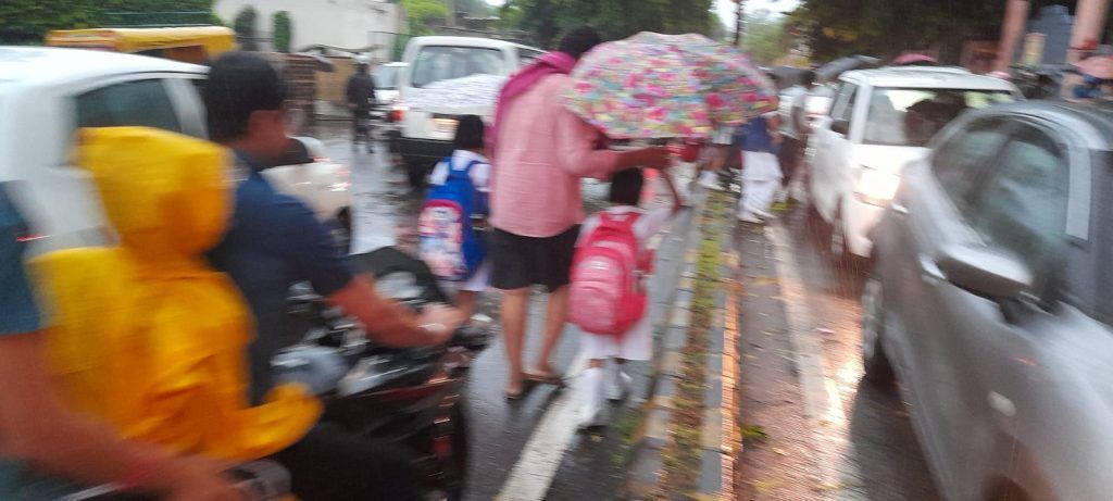 Torrential Morning Rain Triggers Chaos on Meerut Roads: Severe Traffic Jam Leaves Parents Stranded 6 114 30