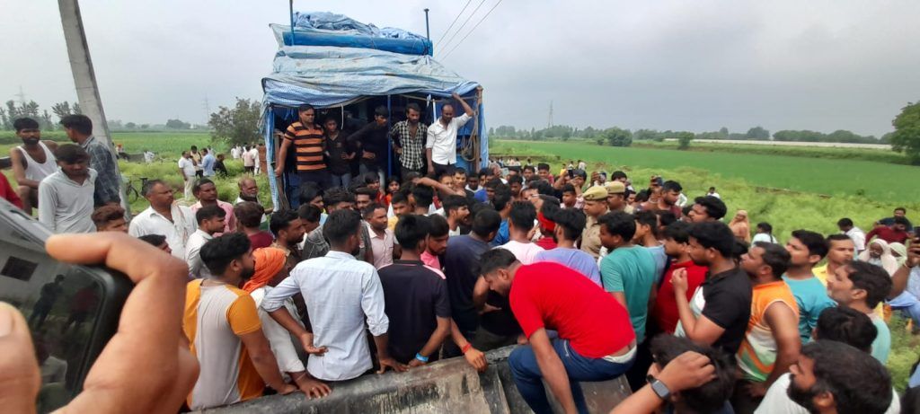 Tragedy Strikes Meerut on Shivratri: Six Kanwariyas Electrocuted in Devastating Accident! 3 115 9