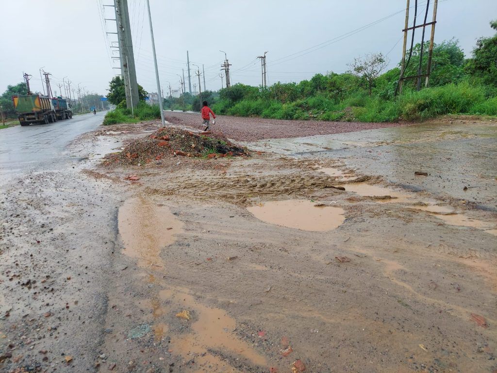 Neglected Roads and Delayed Construction Pose Safety Hazards in Siddharth Vihar 8 117 1
