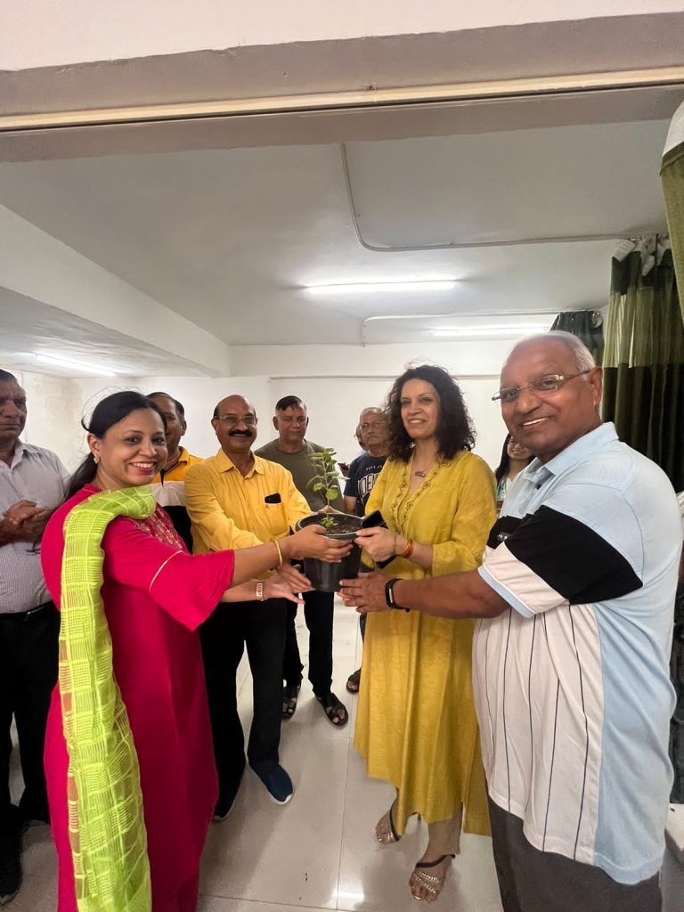 सनराइज सोसाइटी इंदिरापुरम को मिला अपना वेलनेस सेंटर डॉक्टर और पेरामेडिकल स्टाफ के साथ 3 212