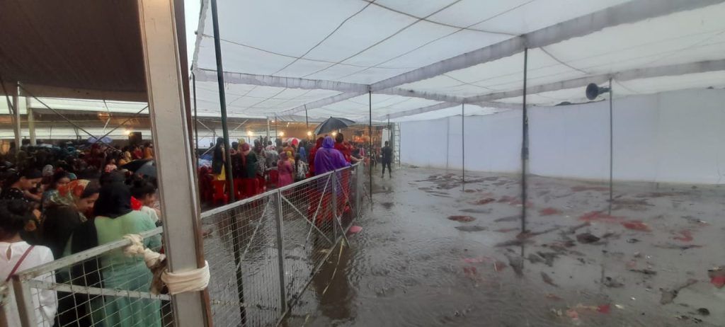 Unyielding Faith Triumphs Over Rain: Devotees Flock to Final Day of Shrimad Bhagwat Katha in Meerut 19 216