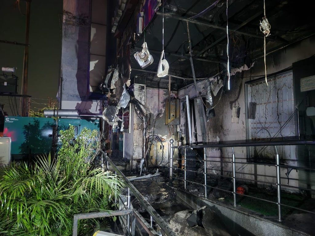 इंदिरापुरम में अस्पताल के बाहर बिजली के पैनल में लगी आग, फंसे 10 मरीजों को सुरक्षित निकाला गया 2 111