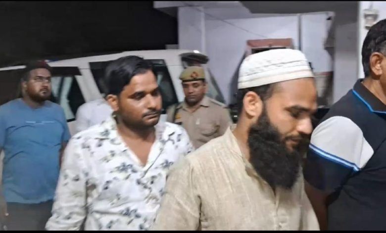 Daring Daylight Robbery: Armed Gang Loots Meat Trader of ₹23.41 Lakhs 1 111 136