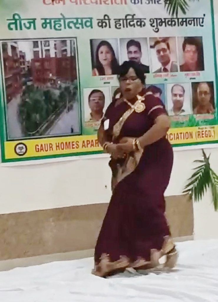 गौर होम्स अपार्टमेंट गाजियाबाद में तीज उत्सव की धूम 2 111 139