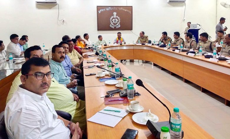 पुलिस लाइन में राज्यमंत्री (स्वतंत्र प्रभार) समाज कल्याण विभाग, उत्तर प्रदेश सरकार असीम अरूण की अध्यक्षता में बैठक सम्पन्न 1 111 149