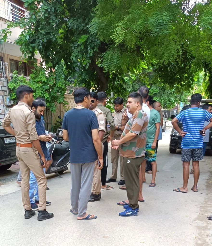 Rampant Burglaries Plague Indirapuram: Residents Demand Improved Security Measures 1 111 17