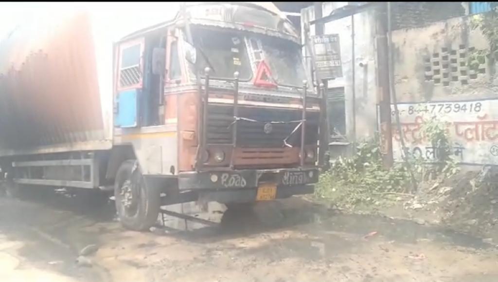Inferno Strikes: Tragic Blaze Claims Lives in Modi Nagar Refrigerated Truck Mishap 1 111 46