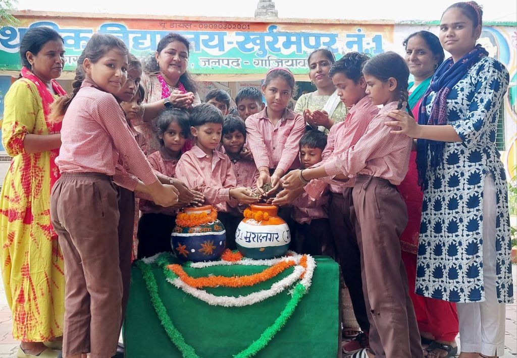 प्राथमिक विद्यालय खुर्रमपुर प्रथम में प्रारंभ हुआ मेरी माटी मेरा देश कार्यक्रम,ली गई पंचप्रण शपथ 2 111 56