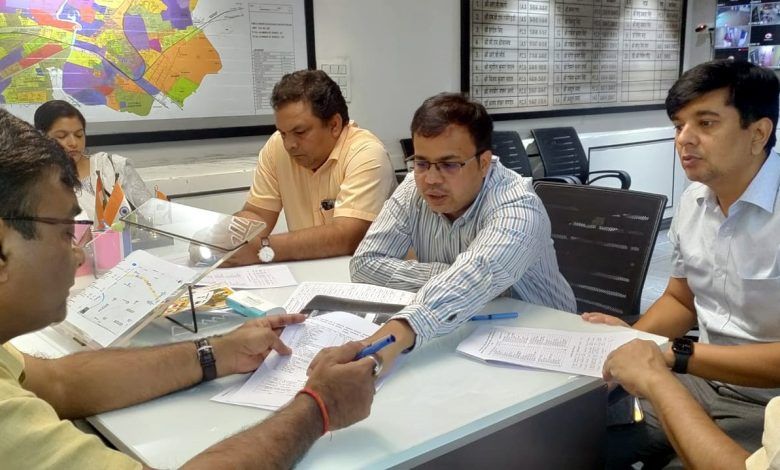 नगर आयुक्त के निर्देशन में हर घर तिरंगा की तैयारियों में जुटे निगम अधिकारी, पूर्व की भांति 5 लाख से अधिक का होगा तिरंगे झंडे का वितरण 1 111 64