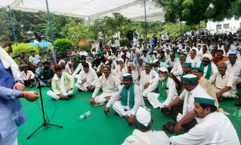 Farmers Stage Protest at PVVNL Office Over Electricity Bills 1 111 70