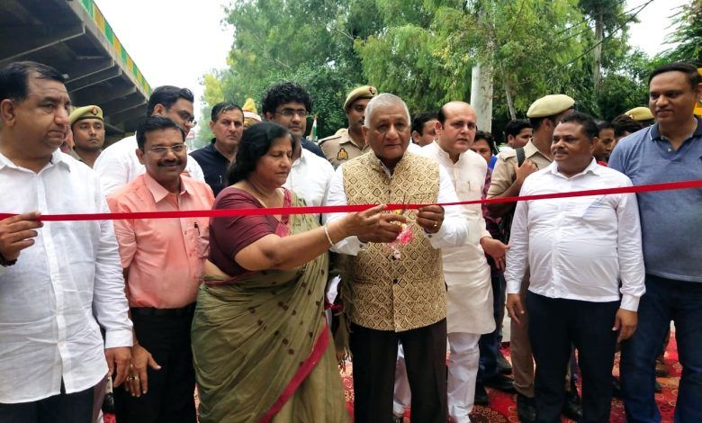 सांसद एवं महापौर ने नगर निगम द्वारा बनाये गये स्पोर्ट्स प्लाजा का किया उद्घाटन 1 111 98
