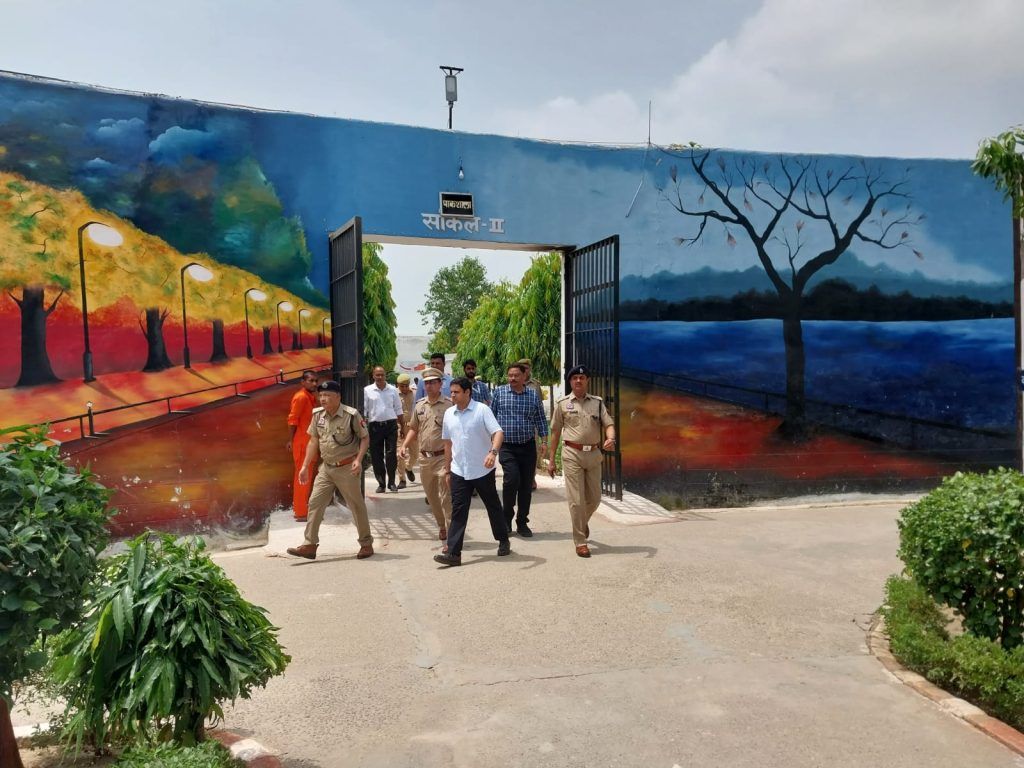 जिला कारागार के बंदियों को स्किल डेवलपमेंट के द्वारा बनाया जायेगा स्वावलम्बी: सीडीओ विक्रमादित्य सिंह मलिक 2 112 24