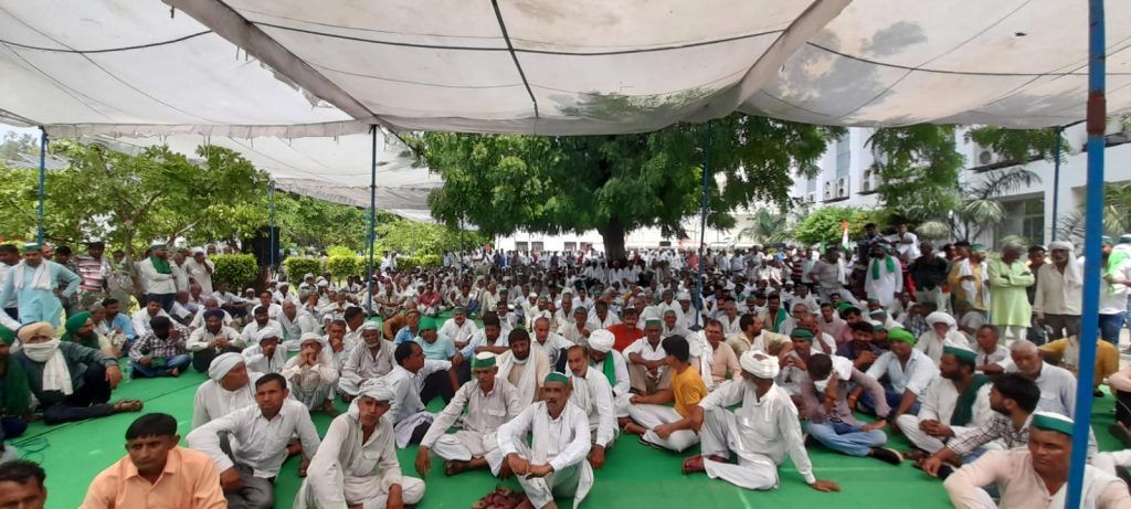 Farmers Stage Protest at PVVNL Office Over Electricity Bills 2 112 33