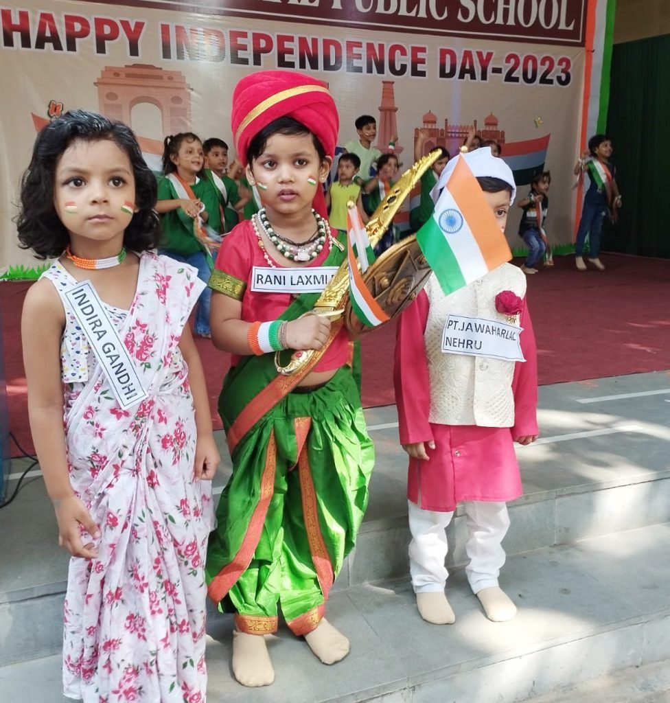 माँ श्री कौशल जी के आशीर्वाद में ऋषभांचल पब्लिक स्कूल ने स्वतंत्रता दिवस मनाया 3 112 47