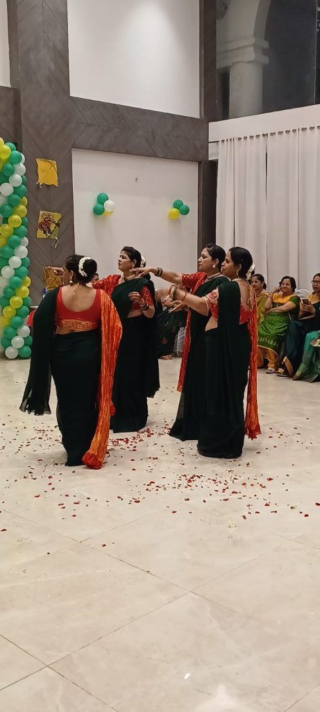 प्रतीक ग्रैंड सिटी, सिद्धार्थ विहार: हरियाली तीज के महोत्सव में महिलाओं ने उत्साह से जश्न मनाया 2 112 69