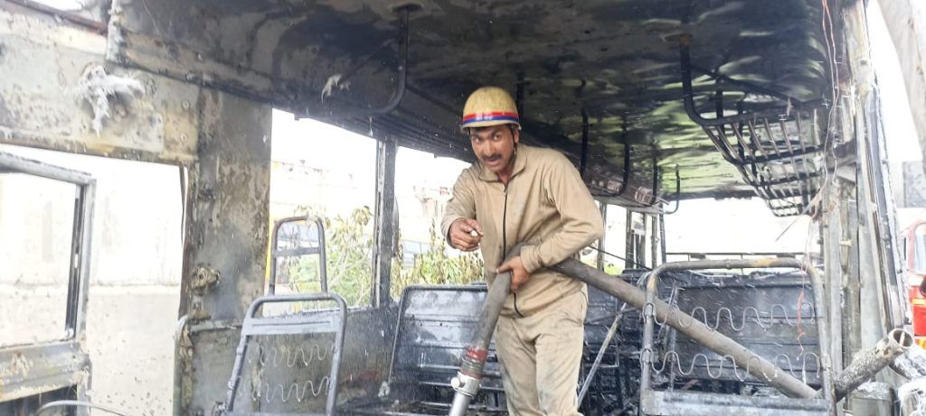 School Bus Narrowly Escapes Fire Mishap Due to Gas Leak 5 112 74