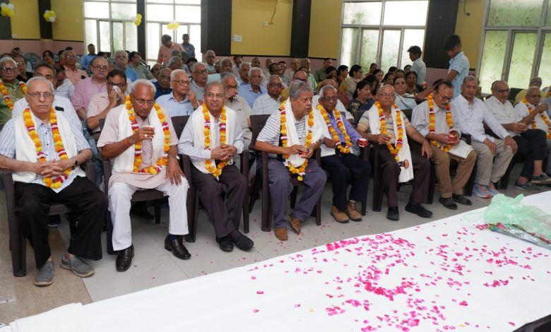 सनराइज में बुजुर्गों ने मनाया वरिष्ठ नागरिक दिवस, समाज को दिया महत्वपूर्ण संदेश 1 112 75