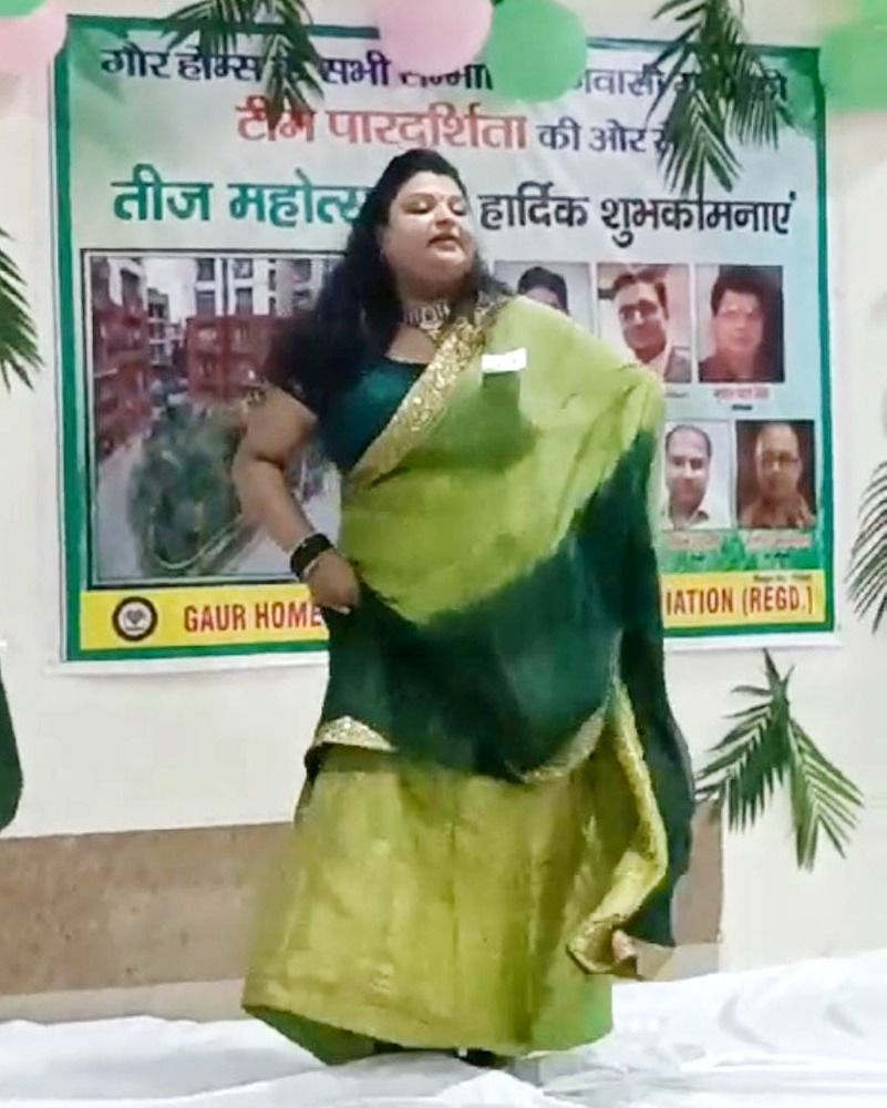 गौर होम्स अपार्टमेंट गाजियाबाद में तीज उत्सव की धूम 3 112 79