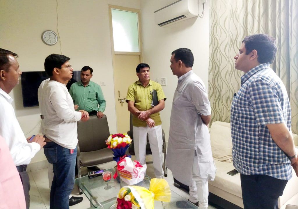 पुलिस लाइन में राज्यमंत्री (स्वतंत्र प्रभार) समाज कल्याण विभाग, उत्तर प्रदेश सरकार असीम अरूण की अध्यक्षता में बैठक सम्पन्न 5 112 81