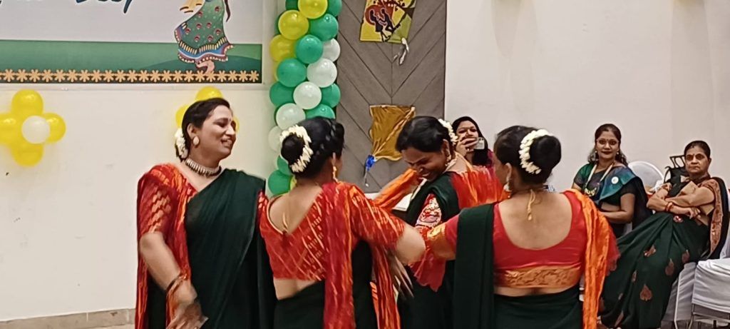 प्रतीक ग्रैंड सिटी, सिद्धार्थ विहार: हरियाली तीज के महोत्सव में महिलाओं ने उत्साह से जश्न मनाया 3 113 41