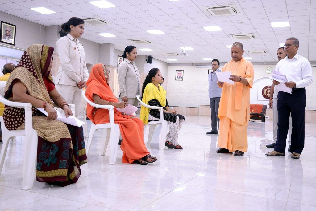 जन शिकायतों के त्वरित निस्तारण पर ध्यान दें अधिकारी, हो त्वरित निस्तारण: मुख्यमंत्री 3 113 43