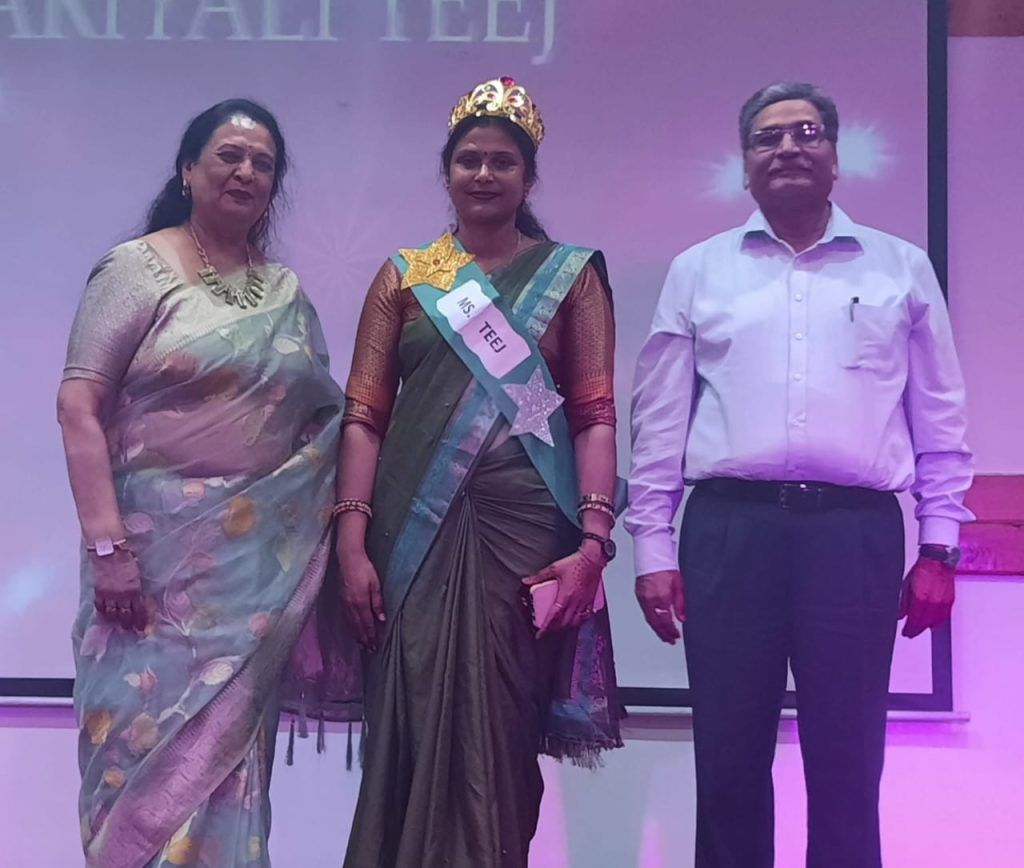 मेवाड़ इंस्टीट्यूट वसुंधरा में तीज महोत्सव आयोजित ; शशि बनीं तीज क्वीन 5 113 45