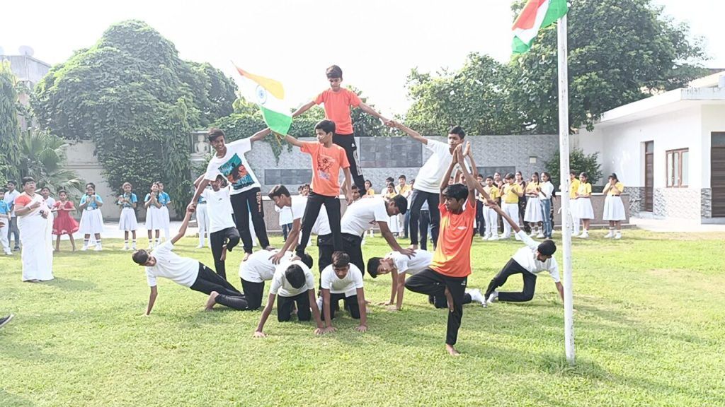 एस० एस०डी० जैन पब्लिक स्कूल में 77 वाँ स्वतंत्रता दिवस अत्यंत हर्षोल्लास के साथ मनाया गया 4 114 16