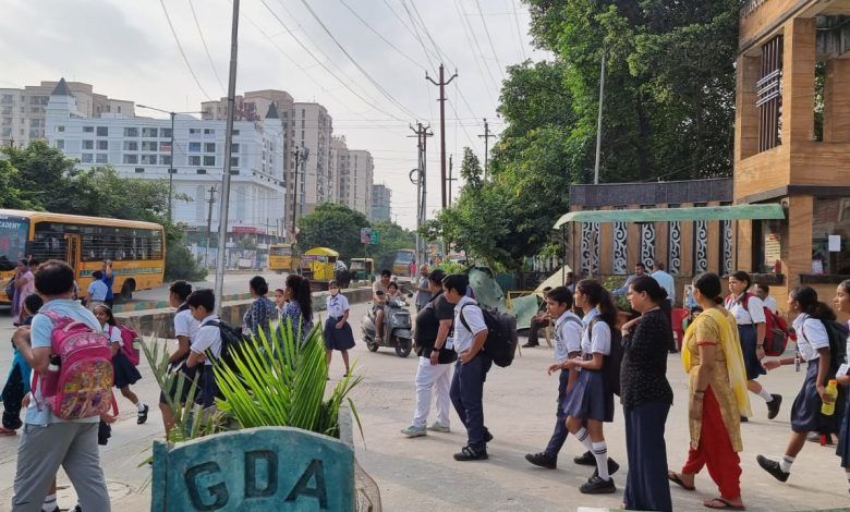 Encroachment Removal Efforts in Rajnagar Extension Commended by Residents 1 114 17