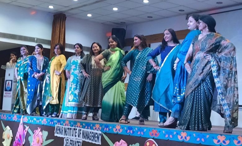 मेवाड़ इंस्टीट्यूट वसुंधरा में तीज महोत्सव आयोजित ; शशि बनीं तीज क्वीन 1 114 20