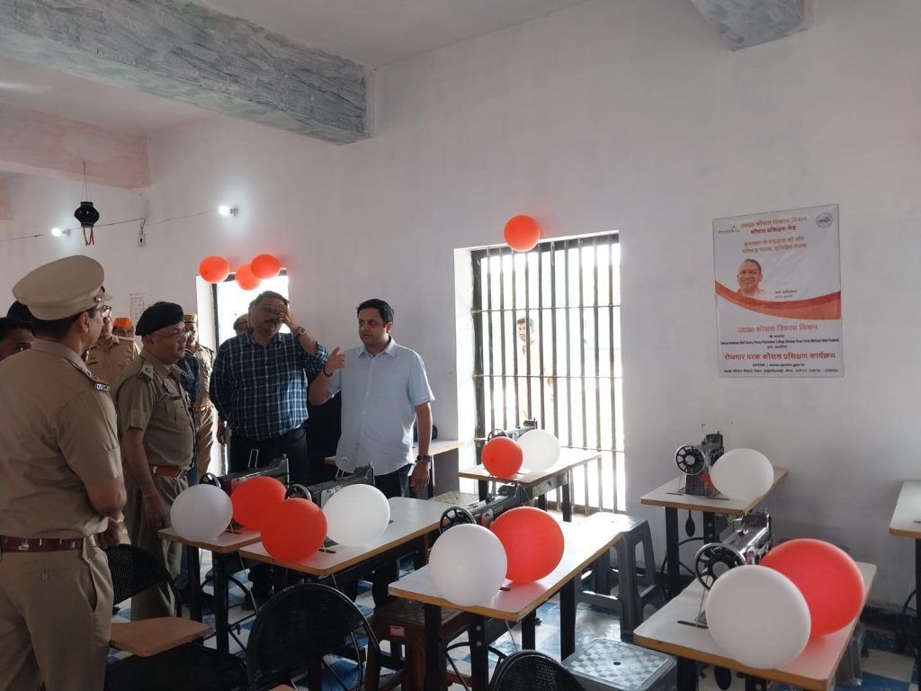 जिला कारागार के बंदियों को स्किल डेवलपमेंट के द्वारा बनाया जायेगा स्वावलम्बी: सीडीओ विक्रमादित्य सिंह मलिक 6 114 4