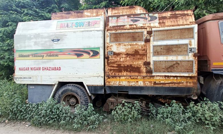 स्वास्थ्य विभाग की लापरवाही से महापौर नाराज: 1 करोड़ की रोड स्वीपिंग मशीन बेकार, ओद्योगिक क्षेत्र पुलिस चौकी में रखी खड़ी 1 111 107