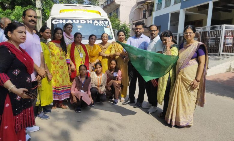 गाजियाबाद की कस्तूरबा गांधी आवासीय बालिका विद्यालय की टीम प्रदेश स्तर पर ट्रायल देने के लिए रवाना 1 111 118