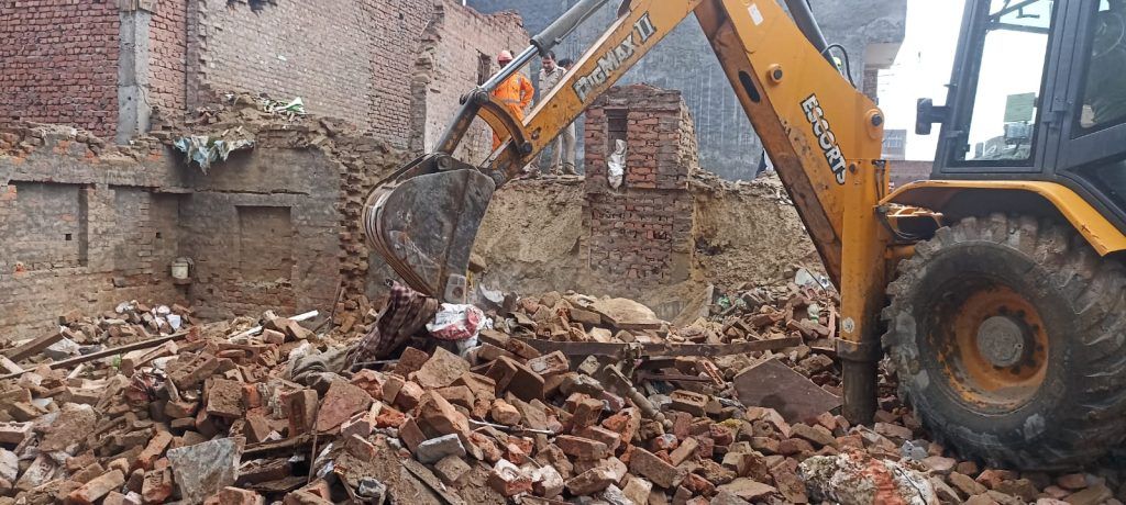 Major Tragedy in Loni, Ghaziabad: Three-Story Building Collapses, Claiming Three Lives 2 111 125