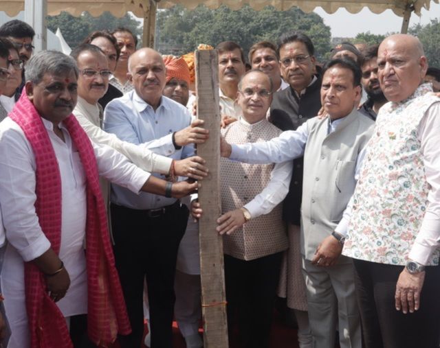 दिल्ली के ऐतिहासिक लालकिले के मैदान में विश्व प्रसिद्ध लव कुश रामलीला कमेटी का भूमि पूजन समारोह संपन्न 5 111 133