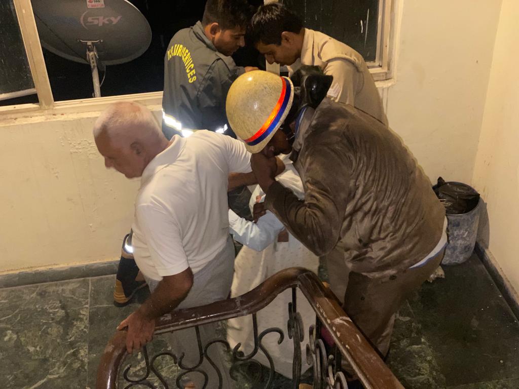 Firefighters Brave Late-Night Blaze in Vaishali, Ghaziabad Apartment Building 2 111 64