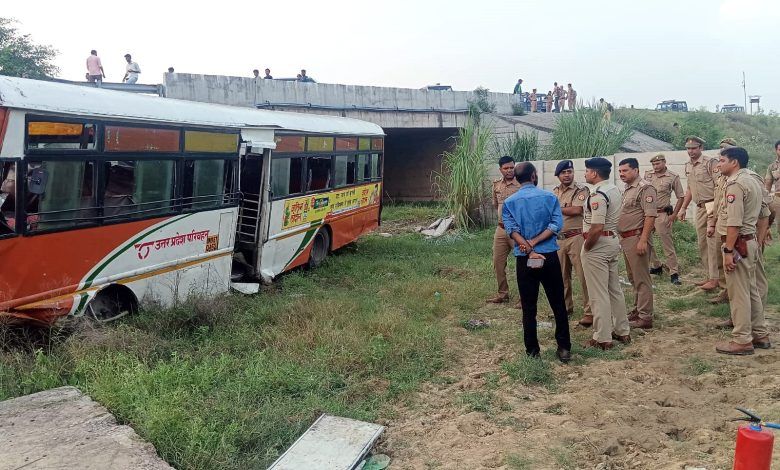 Bus Plunges from UP Transport Department's Flyover on Delhi-Meerut Expressway, Injuring Dozens" 1 111 68