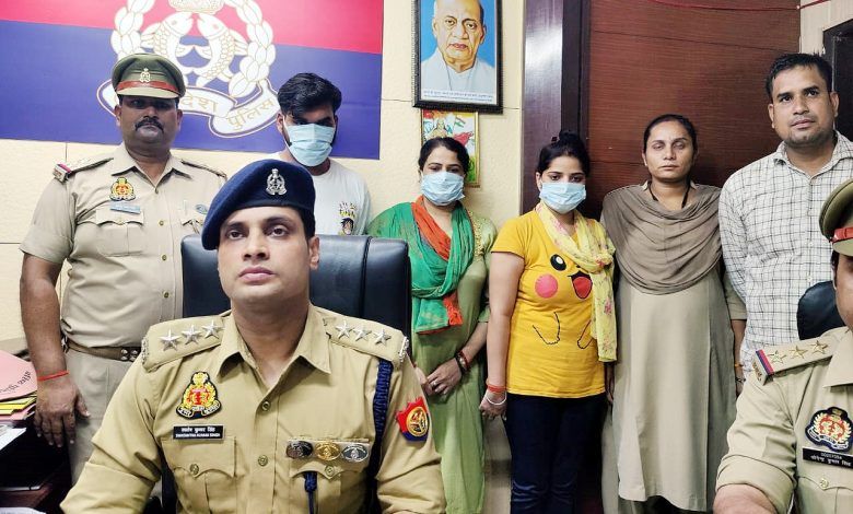 हनी ट्रैप में फंसाकर बंधक बनाने वाले गैंग का पर्दाफाश, दो युवती और एक युवक को गिरफ्तार 1 111 79