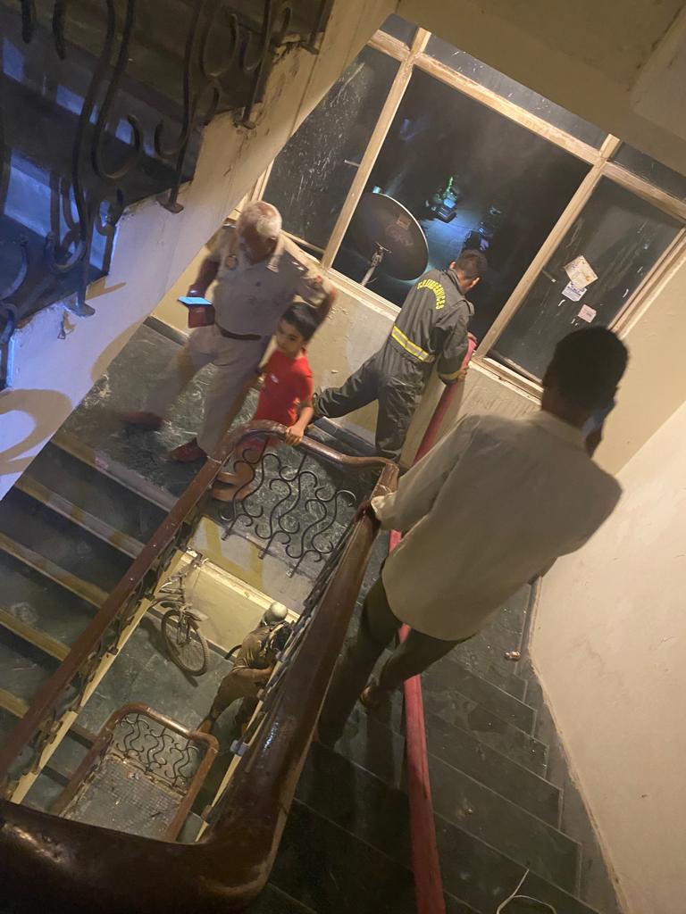 Firefighters Brave Late-Night Blaze in Vaishali, Ghaziabad Apartment Building 3 112 32