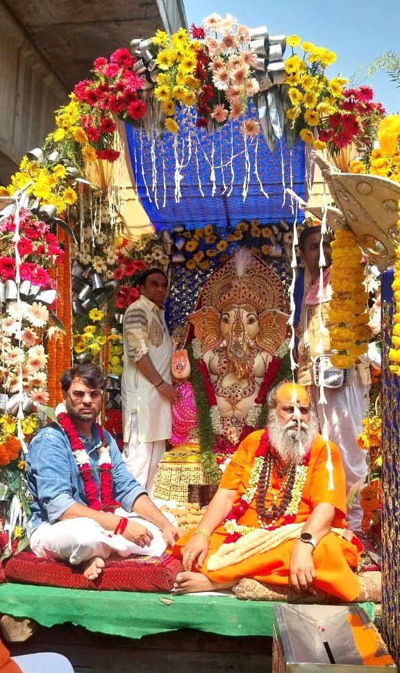 रंग बिरंगी झांकियों के साथ निकली दुधेश्वरनाथ कि भव्य गणपति सवारी कि शोभायात्रा 2 112 52