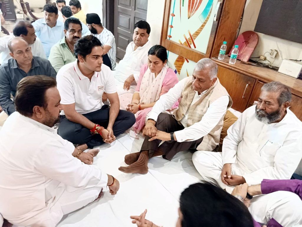 सांसद जनरल वी के सिंह ने सचिन भारद्वाज को अपनी भावभीनी श्रद्धांजलि दी 2 112 8