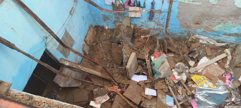 Heavy Rains Trigger House Collapse in Loni, Miraculous Escape for Residents 4 113 19