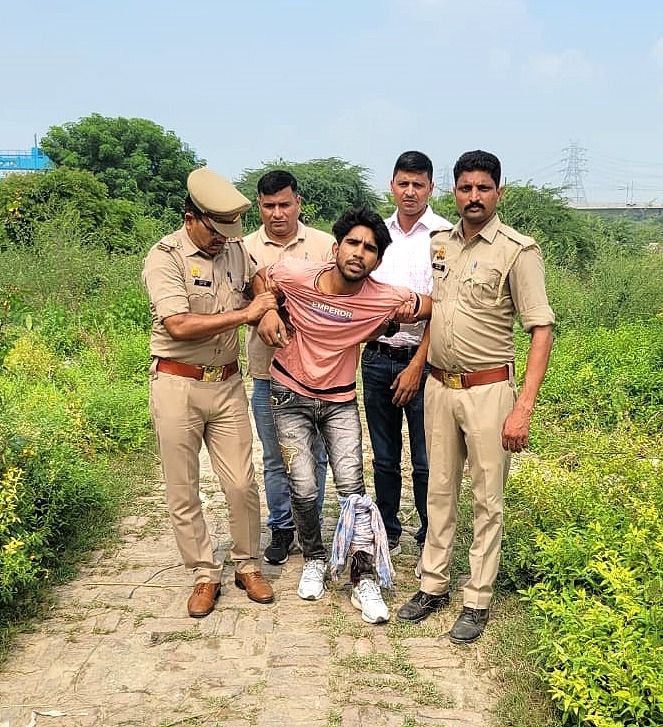 स्वाट टीम सिटी व थाना विजय नगर पुलिस द्वारा पुलिस मुठभेड़ के बाद दो चैन स्नैचर गिरफ्तार 3 113 54