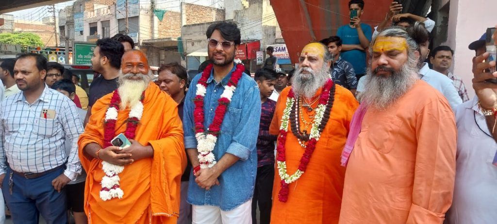 रंग बिरंगी झांकियों के साथ निकली दुधेश्वरनाथ कि भव्य गणपति सवारी कि शोभायात्रा 5 114 22