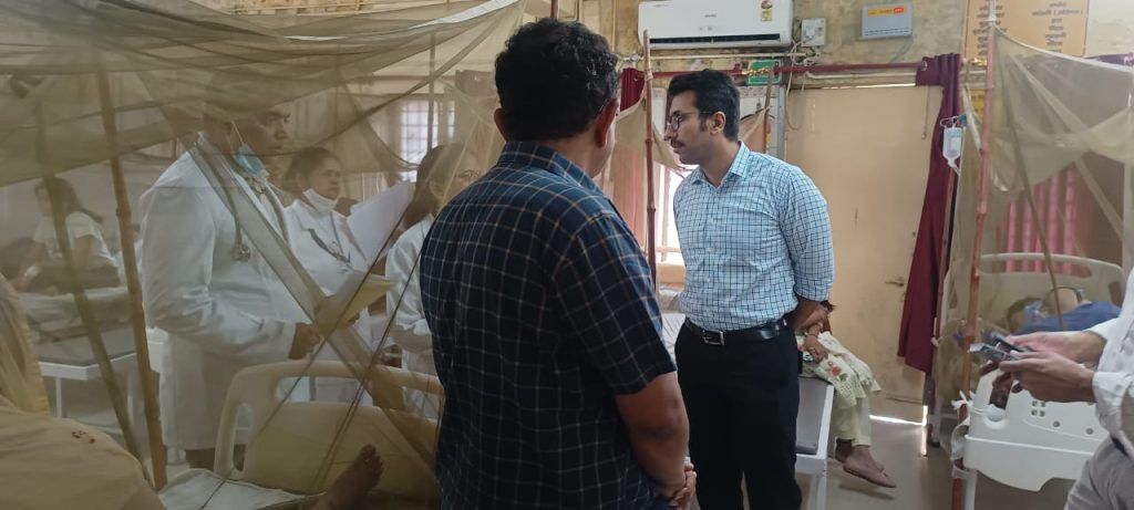 सीडीओ व सीएमओ ने किया जिला चिकित्सालय व मेडिकल कॉलेज में डेंगू वार्ड का निरीक्षण 3 114 23