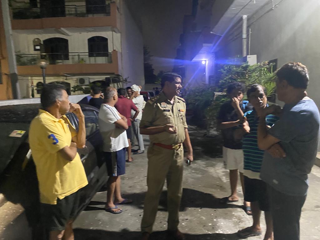 Firefighters Brave Late-Night Blaze in Vaishali, Ghaziabad Apartment Building 9 117 1
