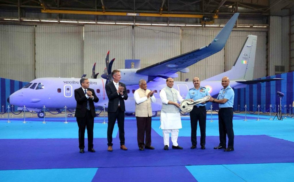 ड्रोन फेडरेशन ऑफ इंडिया और भारतीय वायुसेना द्वारा आयोजित ड्रोन शक्ति-2023: 50+ ड्रोन्स का लाइव प्रदर्शन 12 121