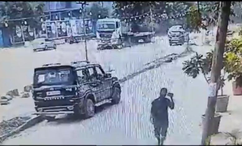 Tragedy Strikes in Ghaziabad as Scooter Couple Meets Fatal Accident in Rajnagar Extension 1 311