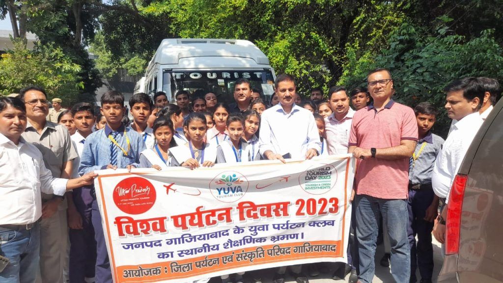 युवा पर्यटन क्लब के विद्यार्थियों के लिए जिलाधिकारी द्वारा शुभारंभ: विश्व पर्यटन दिवस के अवसर पर 2 111 19