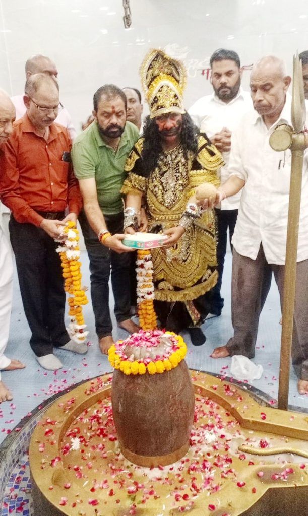 हा हा हा…नगर में रावण राज शुरू हो गया है, अब हर कोई राजा रावण का ही नाम जपेगा 2 111 36