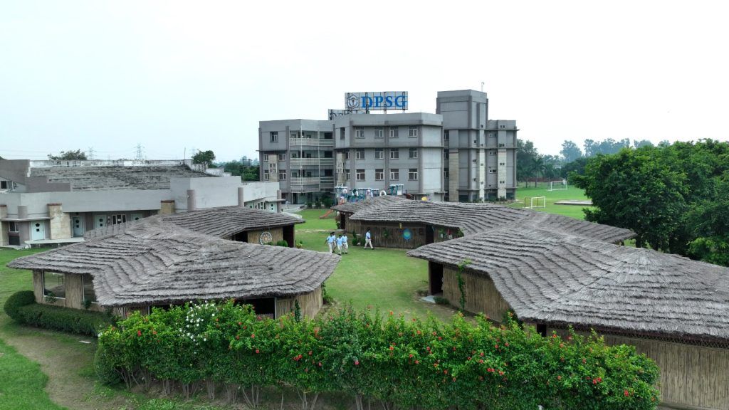 डी० पी० एस० जी० इंटरनेशनल विद्यालय के कला व सांस्कृतिक केंद्र का उद्घाटन 4 112 11